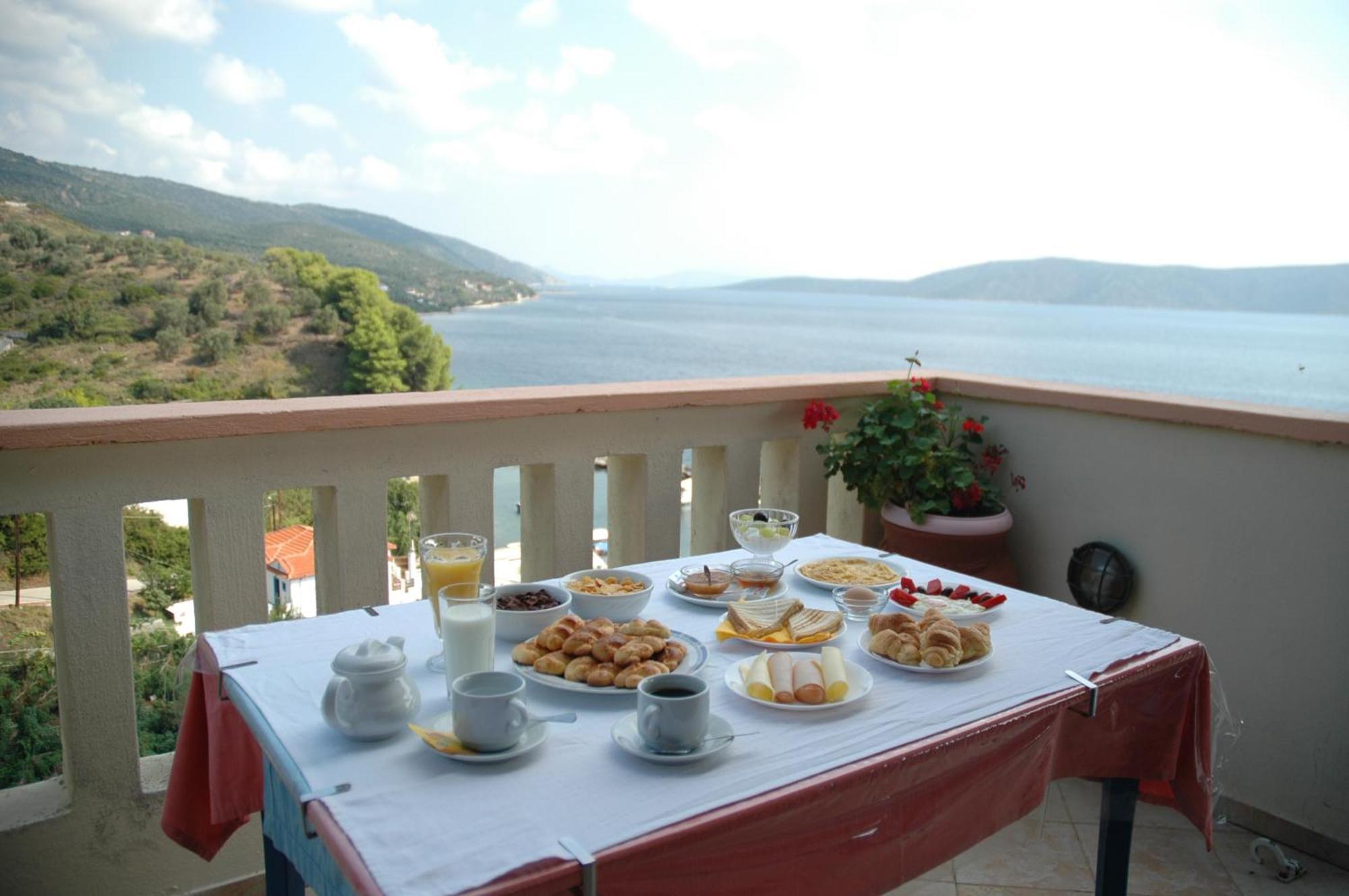 Agnanti Hotel Kalamakia 外观 照片